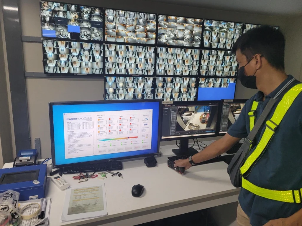 Earthquake Monitoring ROBO-QUAKE
